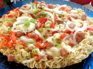 Pizza mì gói, bạn đã thử chưa?