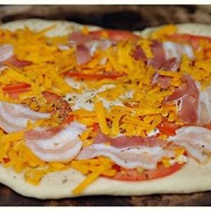 Cách làm pizza thịt xông khói