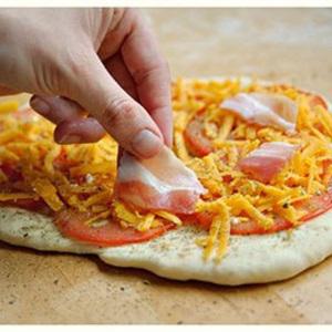 Cách làm pizza thịt xông khói