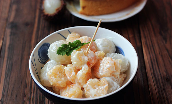 Quả chôm chôm làm salad tôm ngon cực!