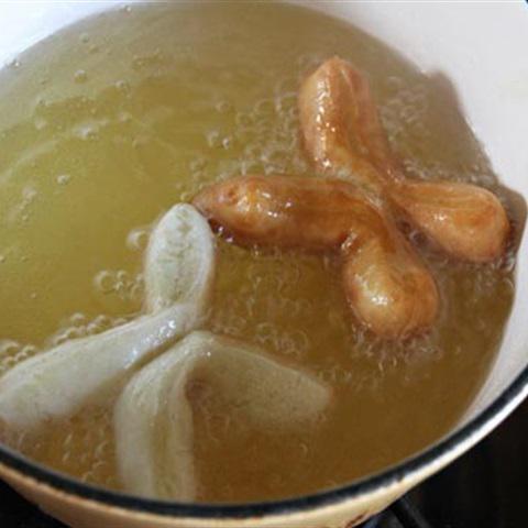 Cách làm quẩy chiên giòn