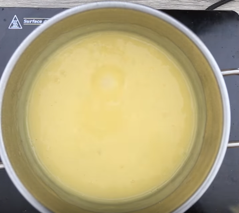 Quên cách chiên khoai truyền thông đi, làm xúc xích bọc khoai vừa giòn rụm lại thơm ngon hơn nhiều