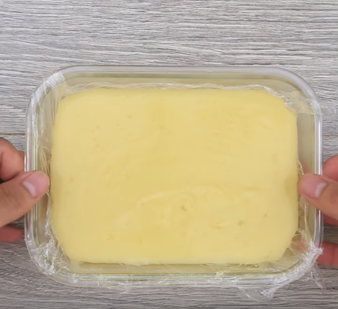 Quên cách chiên khoai truyền thông đi, làm xúc xích bọc khoai vừa giòn rụm lại thơm ngon hơn nhiều