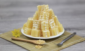 Quên cách chiên khoai truyền thông đi, làm xúc xích bọc khoai vừa giòn rụm lại thơm ngon hơn nhiều