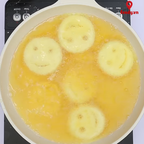 Ra tay làm ngay bánh tráng nướng phô mai ú ụ nhân, nhìn no mắt cực nhanh bằng chảo