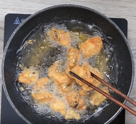 Rảnh rang làm bánh mè chiên giòn rụm ngon nhức nhối