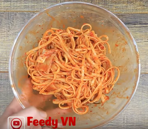 Rảnh rỗi làm bánh tôm khoai lang giòn rụm, nóng hổi đãi cả nhà ăn chơi