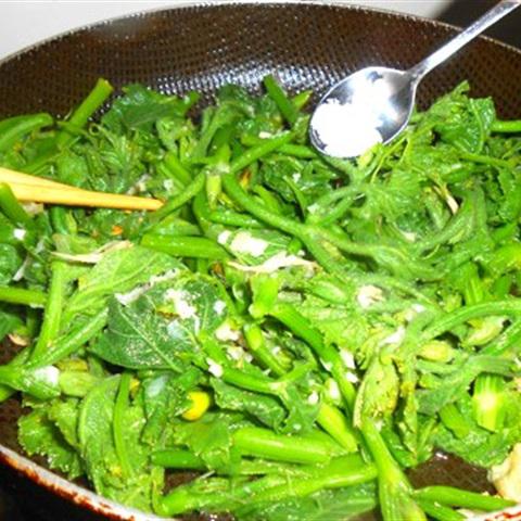 Cách làm rau bí xào tỏi băm