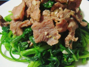 Rau cải ngọt xào thịt heo