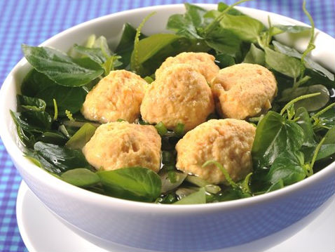 Rau càng cua nấu cá thu