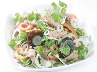 Rau càng cua trộn thịt bò trứng bắc thảo