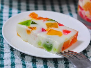 Rau câu sữa sắc màu