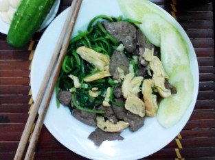 Rau chân vịt xào gan, trứng