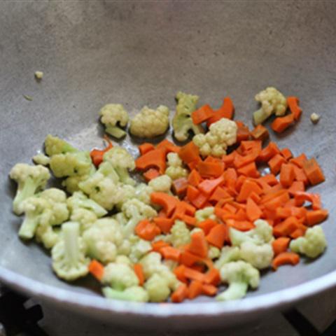 Cách làm rau củ sốt cay