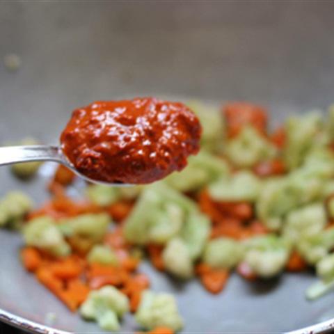 Cách làm rau củ sốt cay