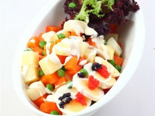 Rau củ trộn trứng cá hồi