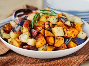 Rau củ ướp thảo mộc đút lò