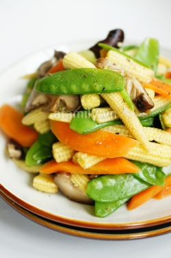 Rau củ xào chay - món ngon ngày Rằm