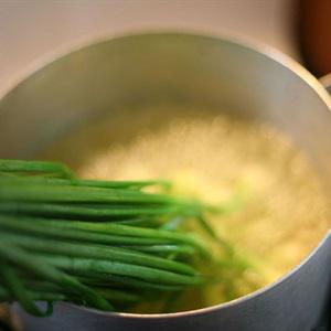 Cách làm rau cuộn thơm ngon