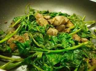 Rau lang xào lòng gà