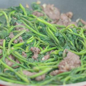 Cách làm rau lang xào thịt bò