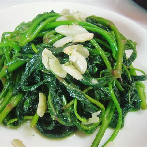 Cách làm rau lang xào tỏi
