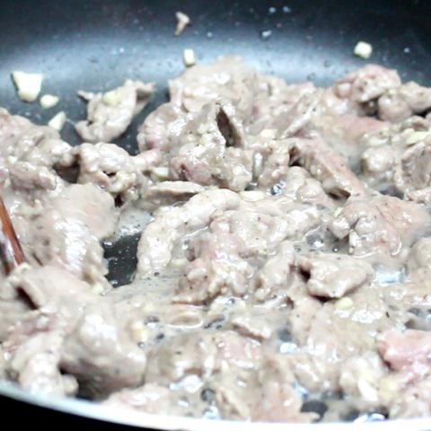 Cách làm rau mầm trộn thịt bò