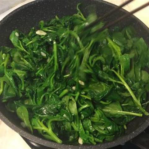 Cách làm rau mồng tơi xào tỏi