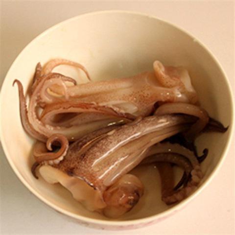 Cách làm râu mực nướng áp chảo