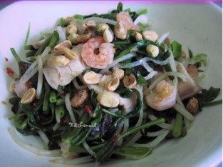 Rau muống trộn tép