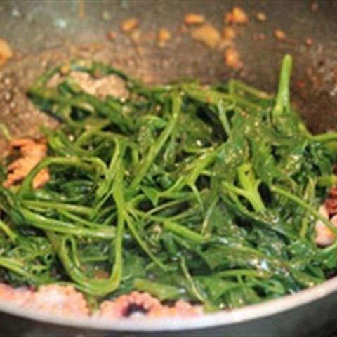 Cách làm rau muống xào bạch tuộc