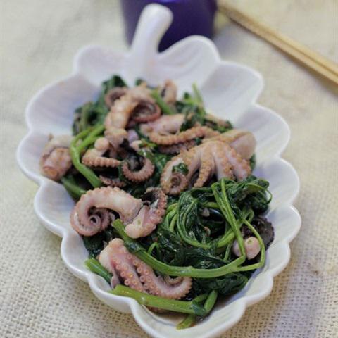 Cách làm rau muống xào bạch tuộc