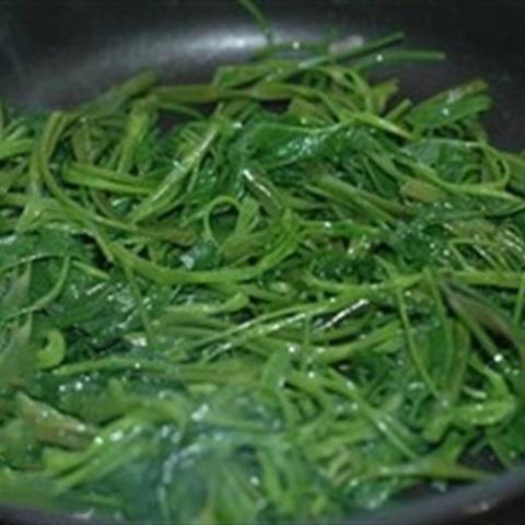 Cách làm rau muống xào bò