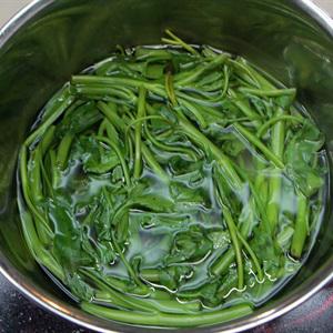 Cách làm rau muống xào chao chay