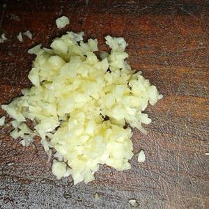 Cách làm rau muống xào chao trắng