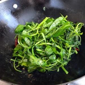 Cách làm rau muống xào đậu phộng