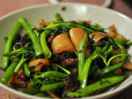 Rau muống xào mực Singapore