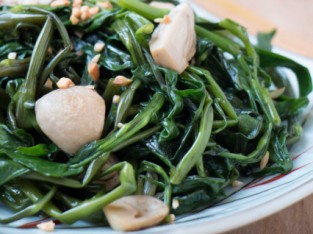 Rau muống xào nấm