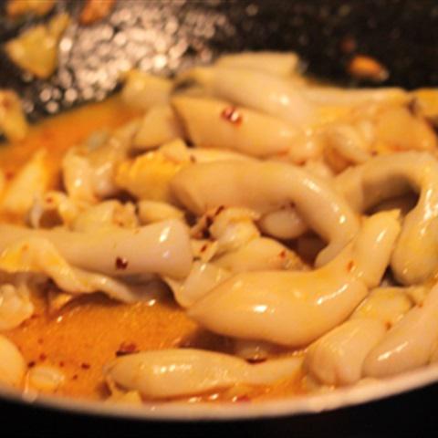 Cách làm rau muống xào ốc móng tay