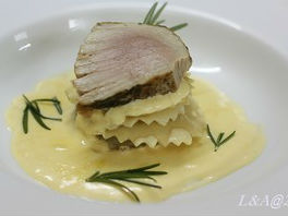 Ravioli cá ngừ sốt kem nấm