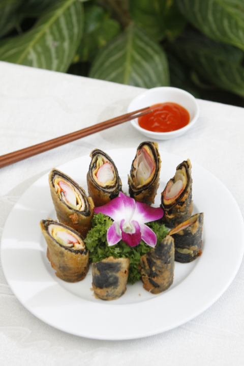 Rong biển cuộn chả tôm