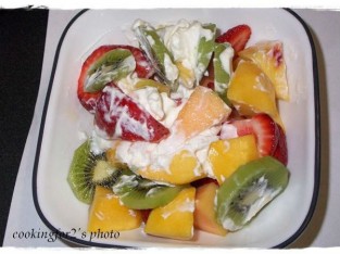 Sắc màu salad trái cây