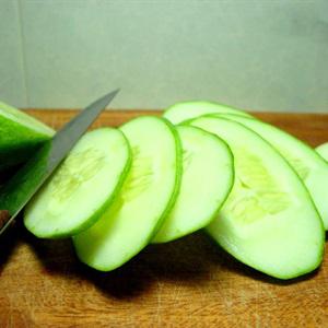 Cách làm salad trộn bánh mì gà