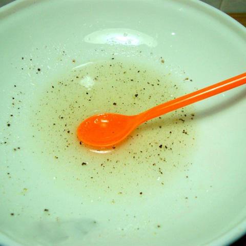 Cách làm salad trộn bánh mì gà