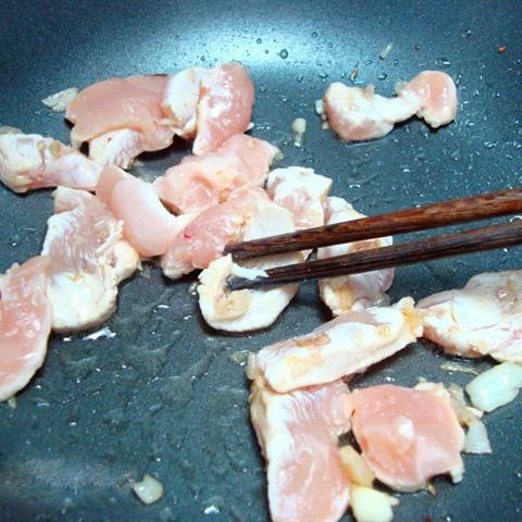 Cách làm salad trộn bánh mì gà