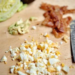 Cách làm salad bắp cải trộn trứng