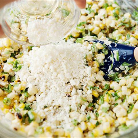 Cách làm salad bắp nướng kiểu Mexico