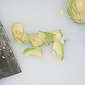 Cách làm salad bơ cà chua bi