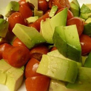 Cách làm salad bơ cà chua