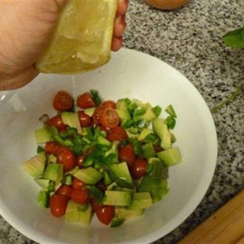 Cách làm salad bơ cà chua